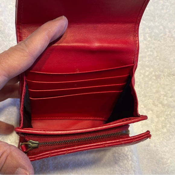 Gucci Red Marmont Compact Wallet - Picture 8 of 9